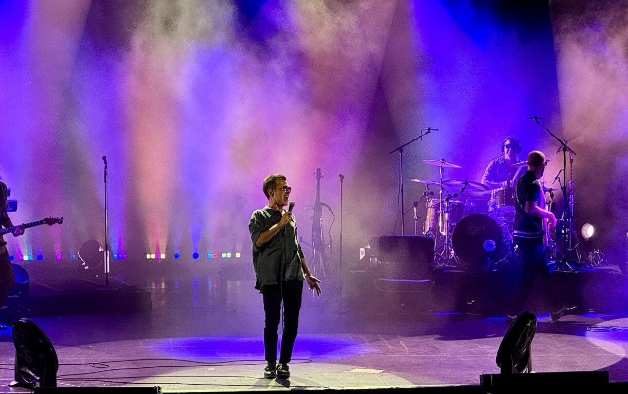 Teoman, Bayhan Müzik organizasyonuyla Türkiye turnesi kapsamında İstanbul'da müzikseverlerle buluştu.