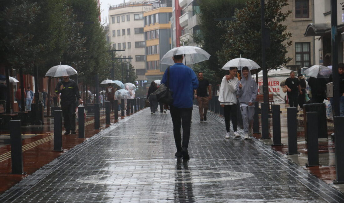  Trabzon'un Ortahisar ilçesinde sağanak hayatı olumsuz etkiledi.