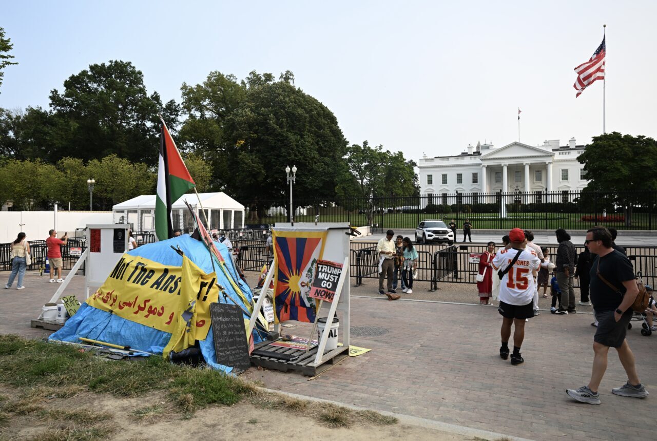  ABD Başkanı Donald Trump, Beyaz Saray'ın karşısında uzun yıllardır bulunan