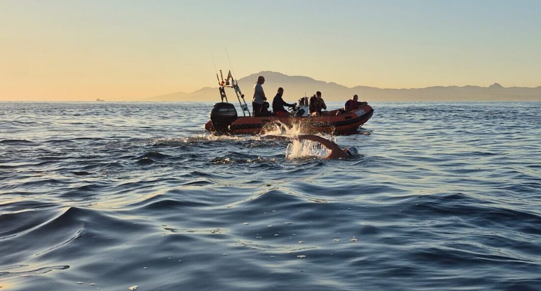 İzmir'de küçük yaşlarda yüzmeye başlayan 22 yaşındaki Tuna Tunca, 5
