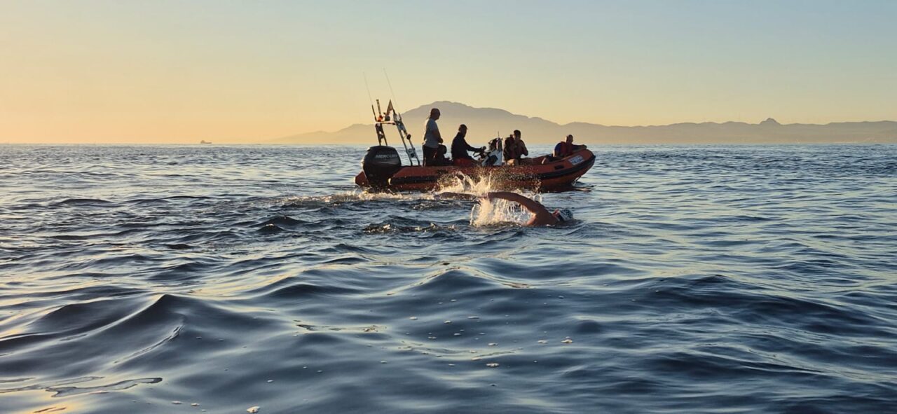 İzmir'de küçük yaşlarda yüzmeye başlayan 22 yaşındaki Tuna Tunca, 5