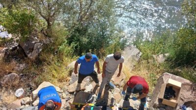 Tunceli'nin Pülümür ilçesinde otomobilin şarampole devrilmesi sonucu 3 kişi yaralandı.