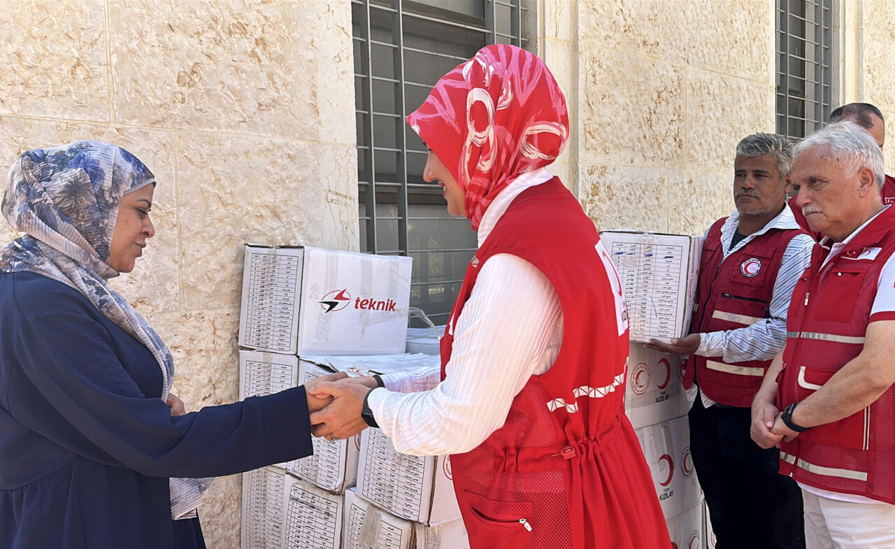Türk Kızılay, Ürdün’de düzenlediği insani yardım faaliyetleriyle hem burada yaşayan