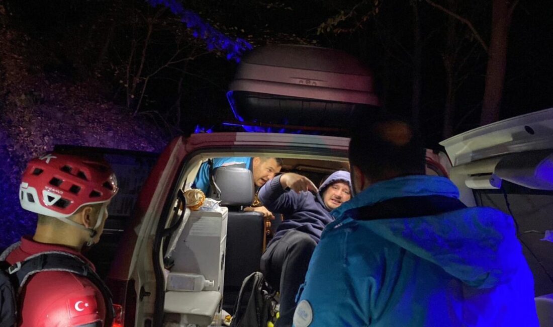 Bursa'daki Uludağ'dan yürüyerek inmeye çalışırken mahsur kalan kişi, ekiplerce kurtarıldı.