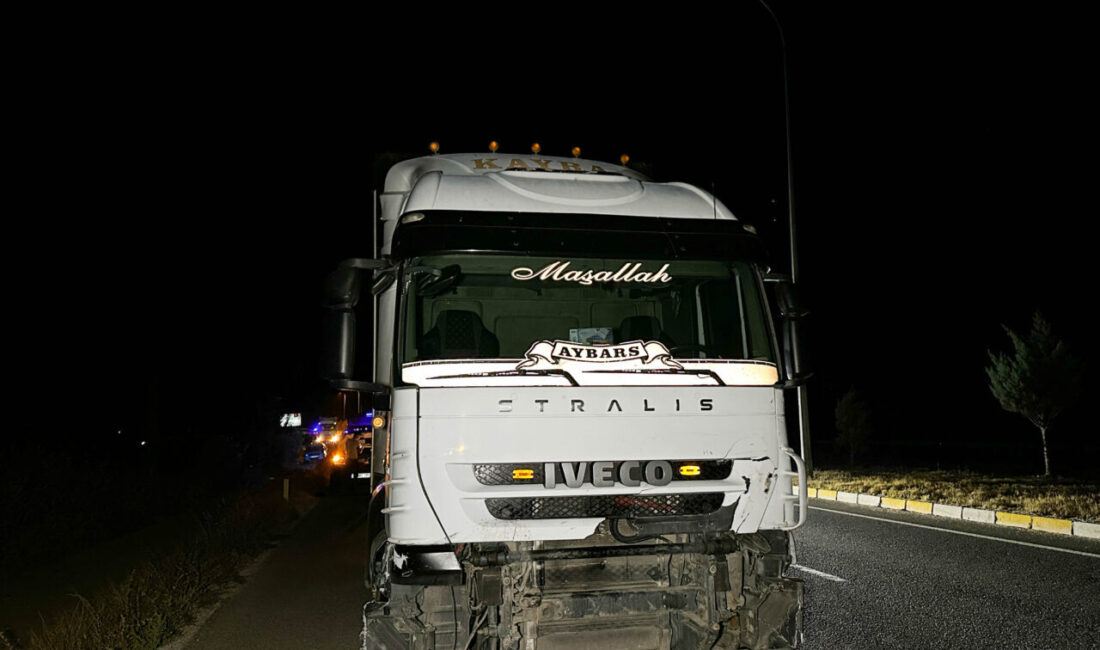 Uşak'ta tırla çarpışan otomobildeki 1 kişi öldü, 1 kişi ağır