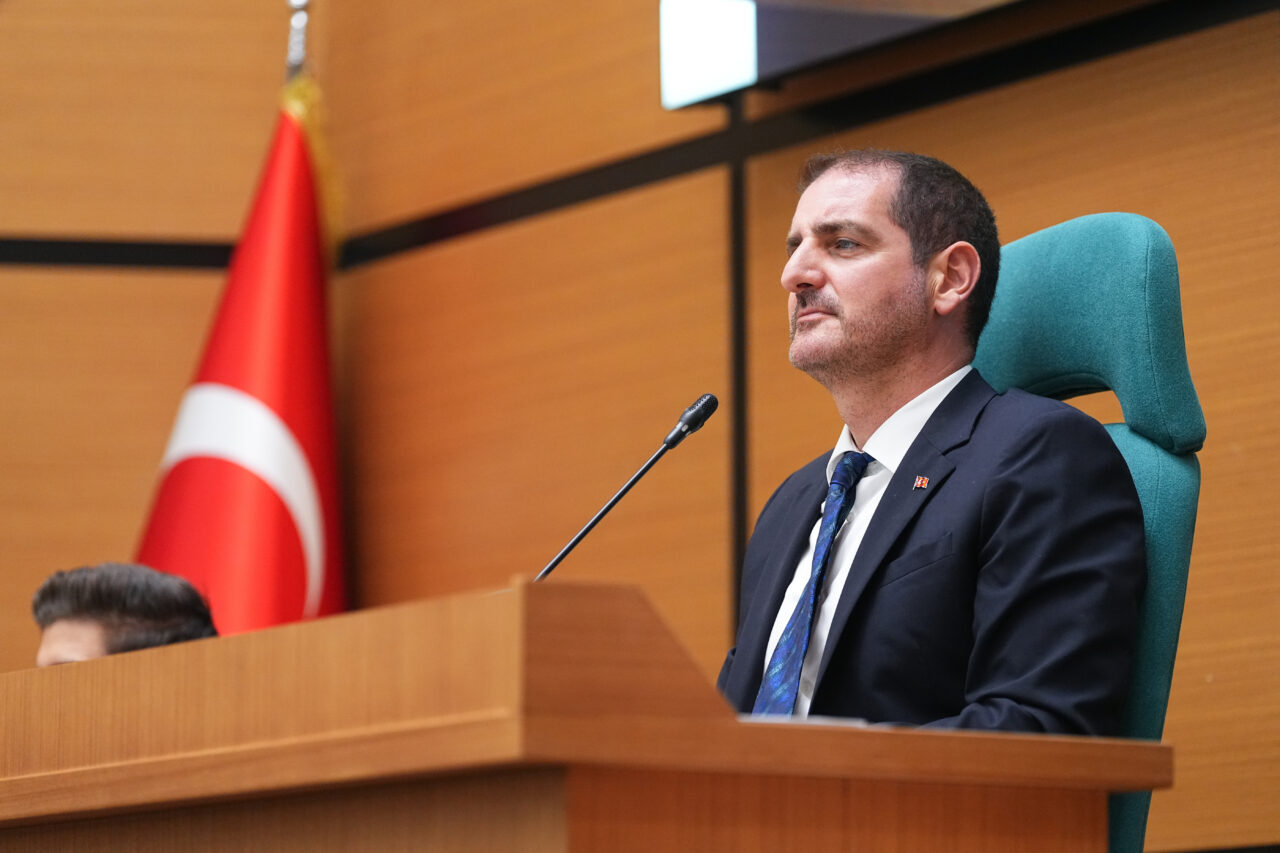 Üsküdar Belediye Meclisi'nde, tadilat gerekçesiyle kapatılan çocuk köyündeki at çiftliğinin