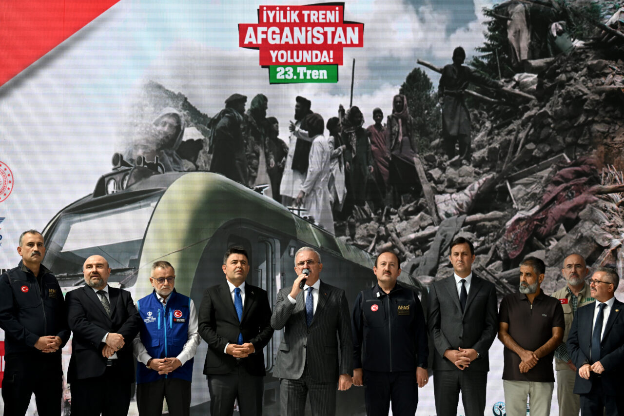 Afet ve Acil Durum Yönetimi Başkanlığı (AFAD) koordinasyonunda, Türk Kızılay