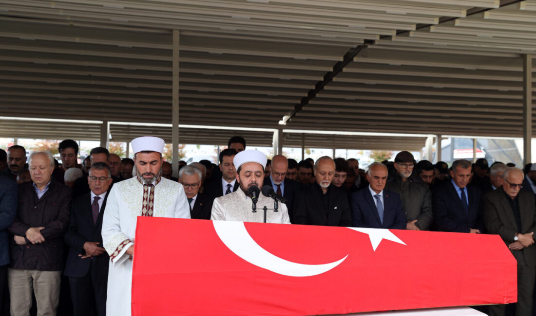 Türk edebiyatının müstesna isimlerinden biri olarak tanınan şair, yazar ve