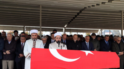 Türk edebiyatının müstesna isimlerinden biri olarak tanınan şair, yazar ve