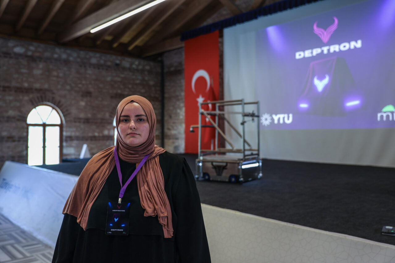 Yıldız Teknik Üniversitesi (YTÜ) öğrencileri, endüstriyel depo süreçlerini otonom hale