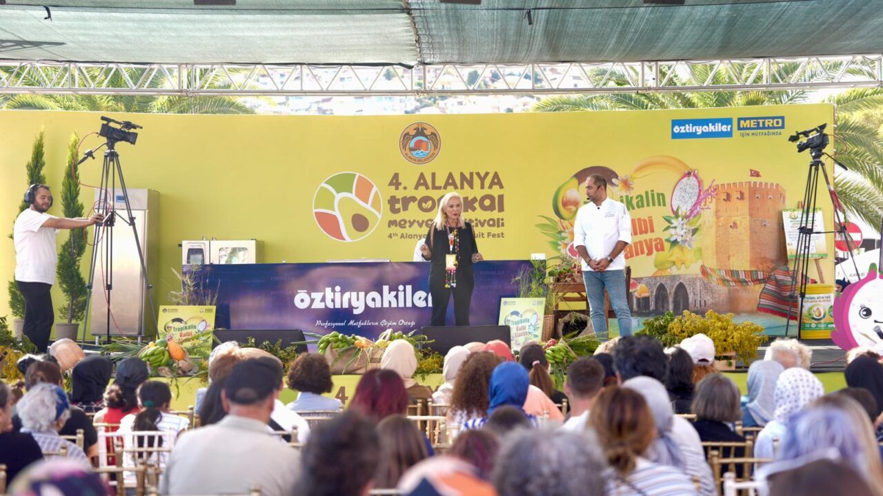 Antalya'nın Alanya ilçesinde bu yıl 4’üncüsü düzenlenen Alanya Tropikal Meyve