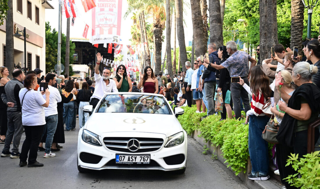 62. Uluslararası Antalya Altın Portakal Film Festivali, geleneksel kortej geçişiyle
