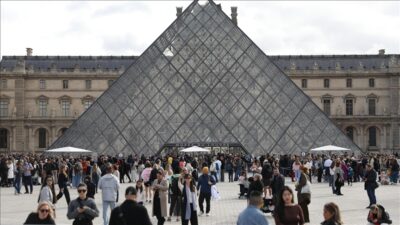 Fransa’da 19 Ekim’de dünyaca ünlü Louvre Müzesi'nden tarihi eserlerin çalındığı