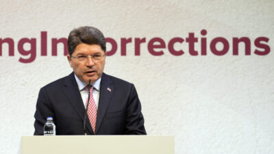 Adalet Bakanı Yılmaz Tunç, yolsuzluk soruşturması kapsamında tutuklanmasının ardından İstanbul