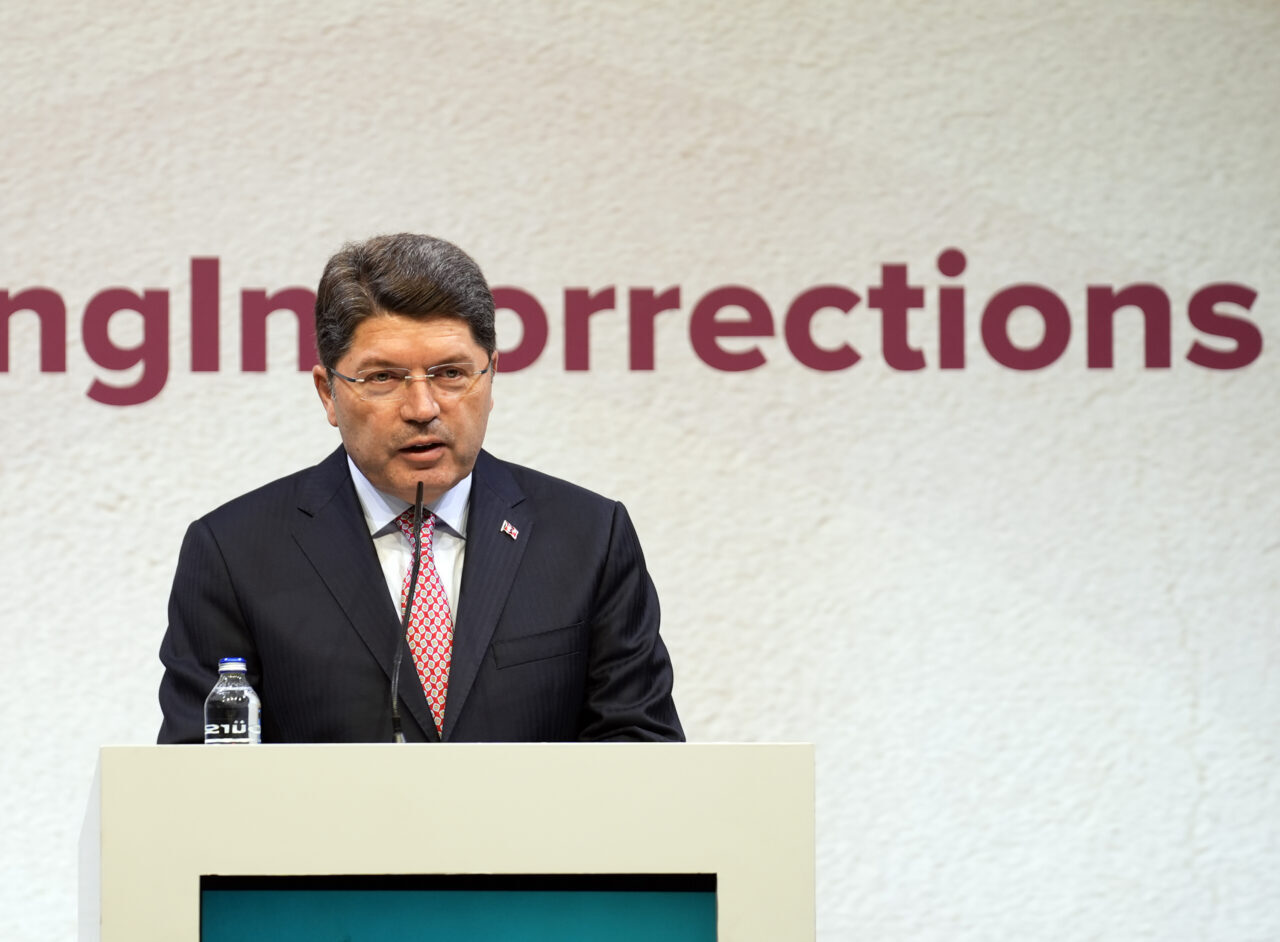 Adalet Bakanı Yılmaz Tunç, yolsuzluk soruşturması kapsamında tutuklanmasının ardından İstanbul