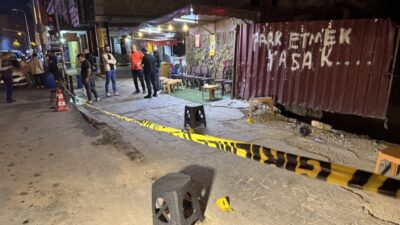 Adana'nın merkez Seyhan ilçesinde bir çay ocağına silahla ateş eden