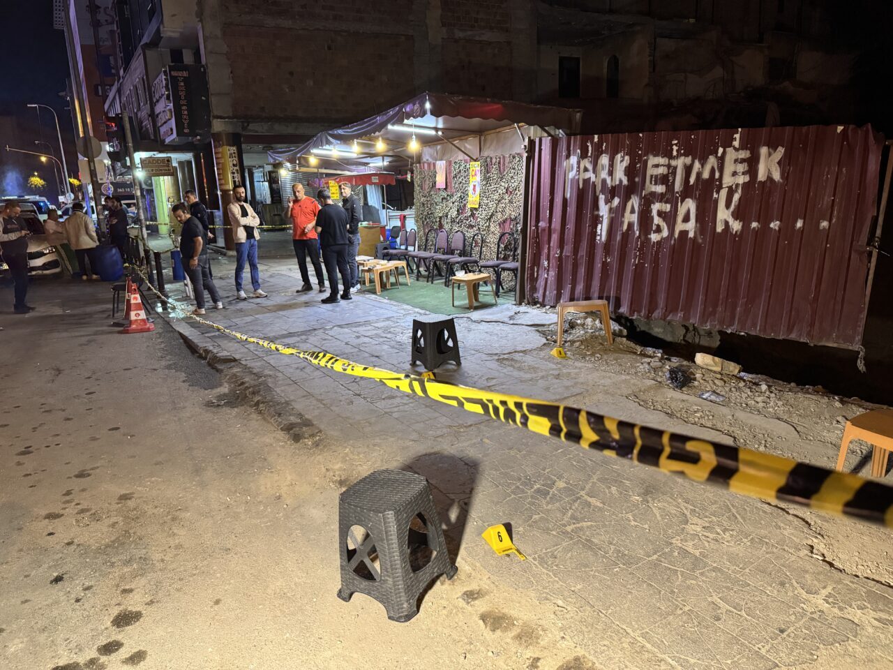 Adana'nın merkez Seyhan ilçesinde bir çay ocağına silahla ateş eden