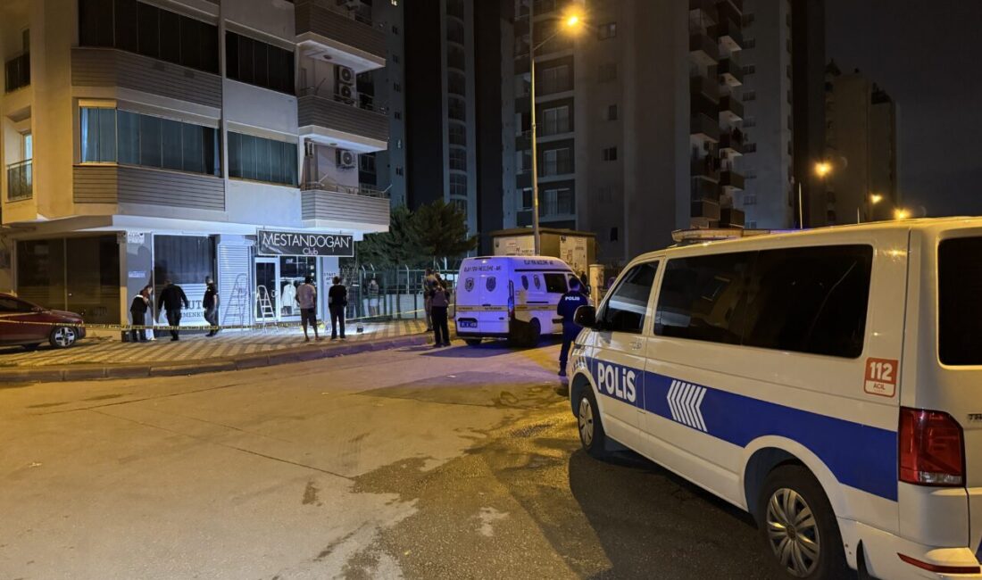  Adana'nın merkez Seyhan ilçesinde bir iş yerine el yapımı patlayıcı