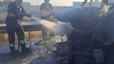 Adana'nın merkez Sarıçam ilçesinde işçi servisinin çarptığı motosikletin sürücüsü yaşamını