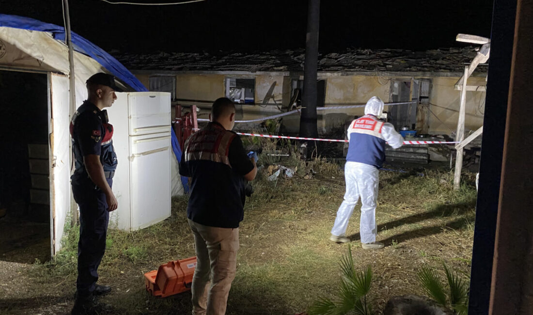 Adana'nın Ceyhan ilçesinde annesini çalıştığı iş yerinde silahla yaralayıp iş