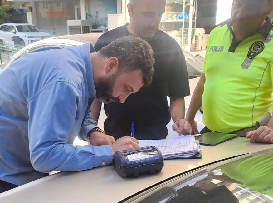 - SürAdana'nın merkez Seyhan ilçesinde otomobiliyle ters yönde giden sürücüye