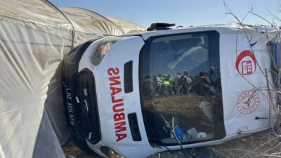Adıyaman'ın Samsat ilçesinde yaralıları taşıyan ambulans ile otomobilin çarpışması sonucu