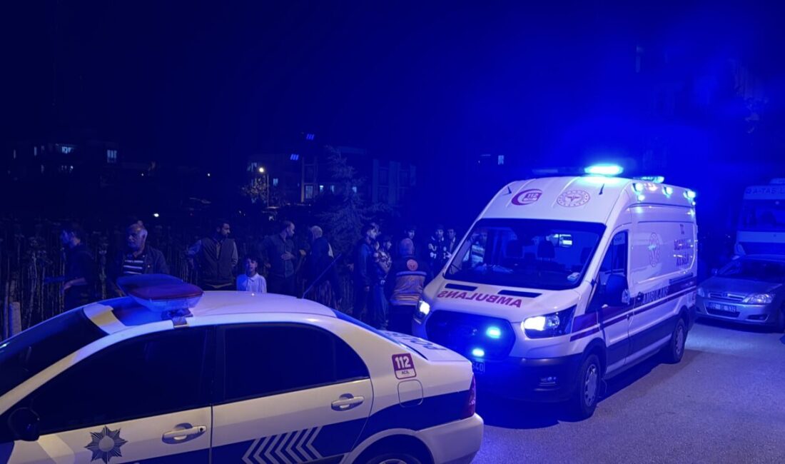 Adıyaman'da iki grup arasında çıkan kavgada 3 kişi yaralandı.