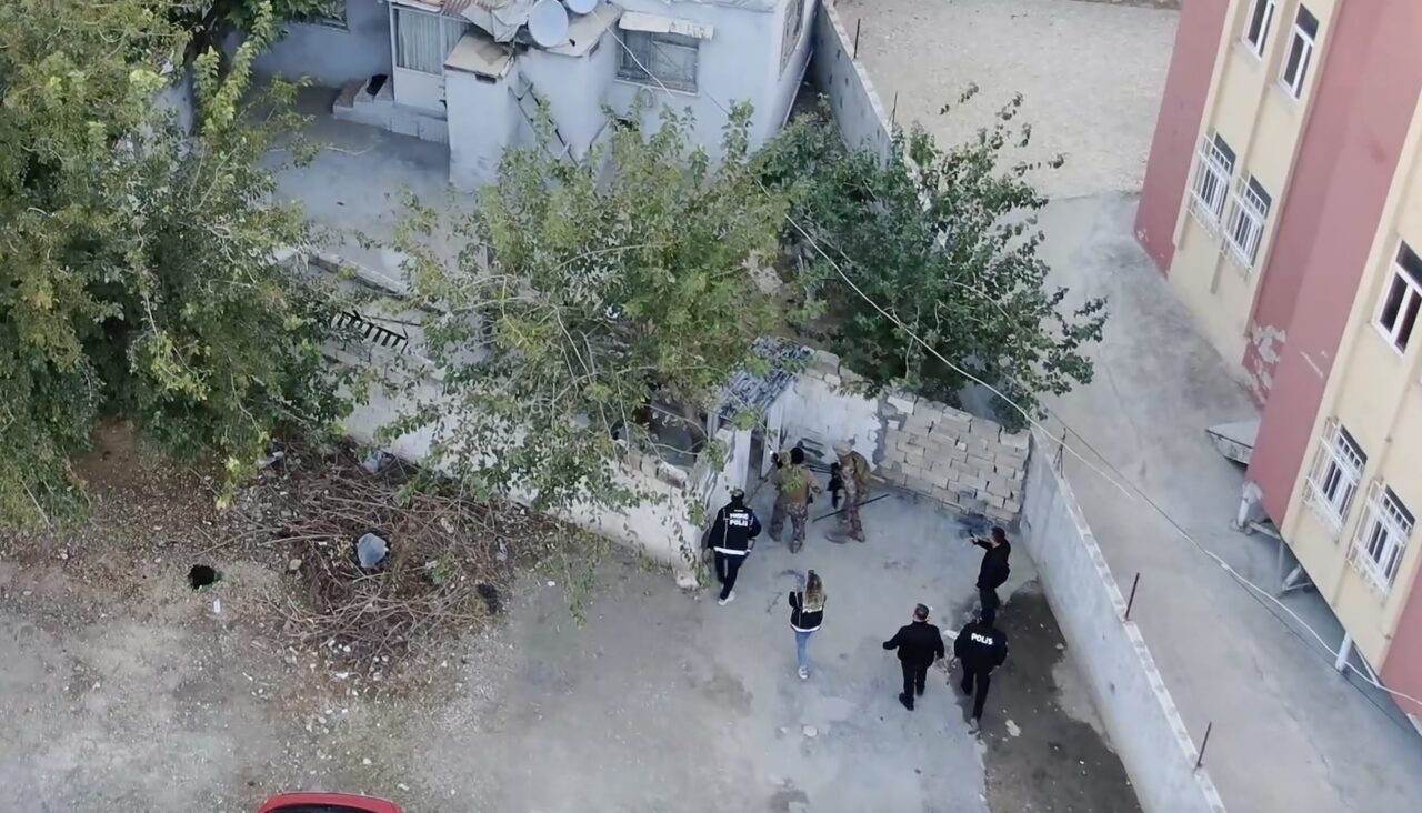 Adıyaman'da düzenlenen uyuşturucu operasyonunda gözaltına alınan 5 şüpheliden 4'ü tutuklandı.