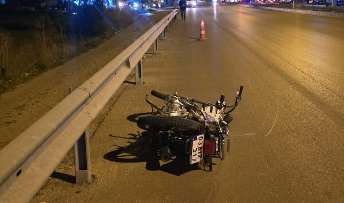  Afyonkarahisar'ın Sinanpaşa ilçesinde otomobil ile motosikletin çarpışması sonucu 1 çocuk