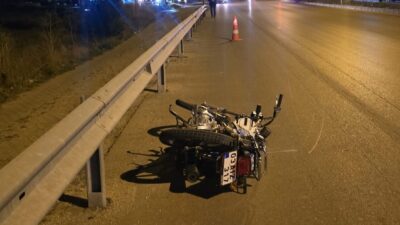  Afyonkarahisar'ın Sinanpaşa ilçesinde otomobil ile motosikletin çarpışması sonucu 1 çocuk