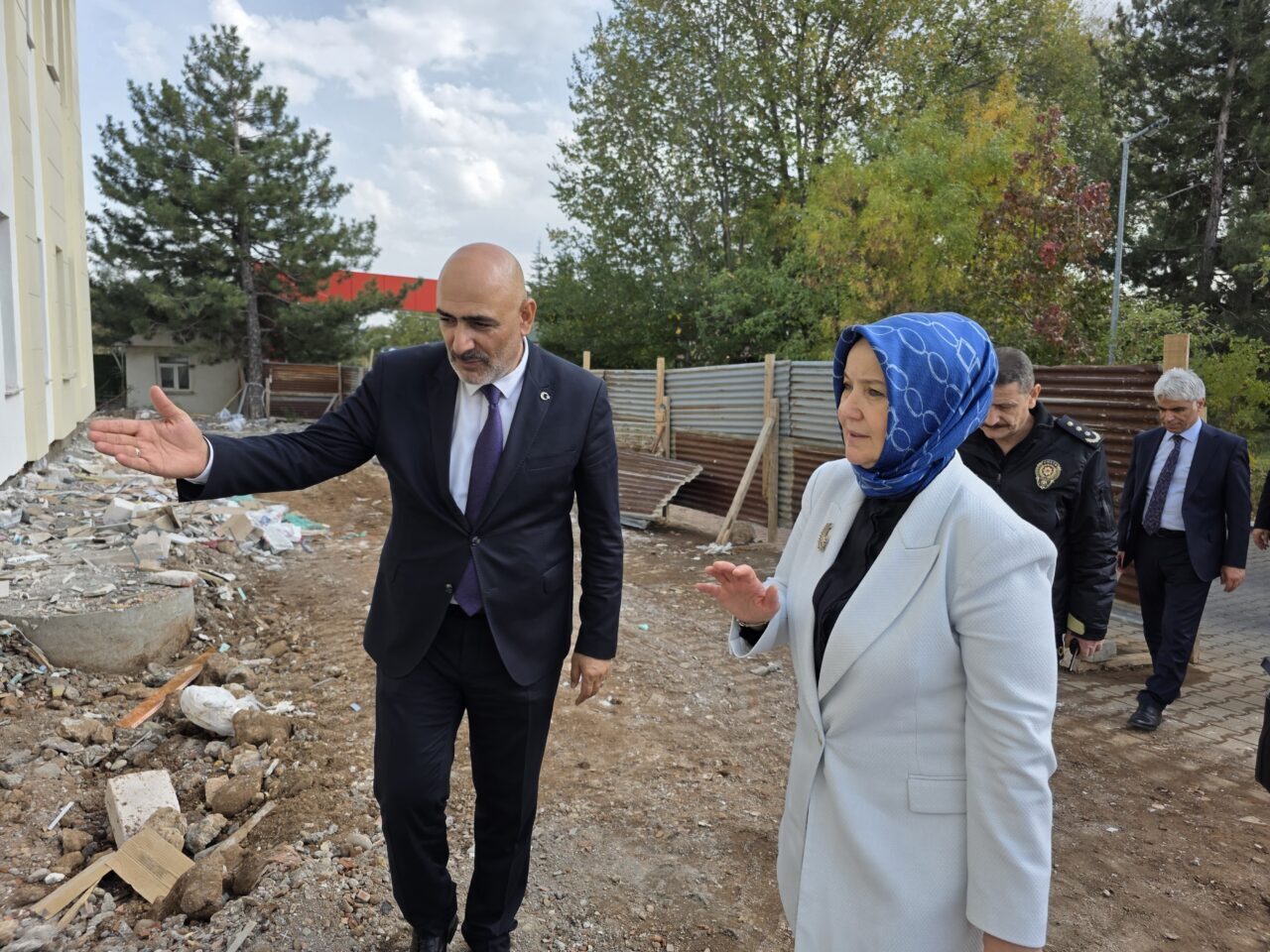 Aile ve Sosyal Hizmetler Bakan Yardımcısı Leman Yenigün, Bingöl'de "Evlenecek