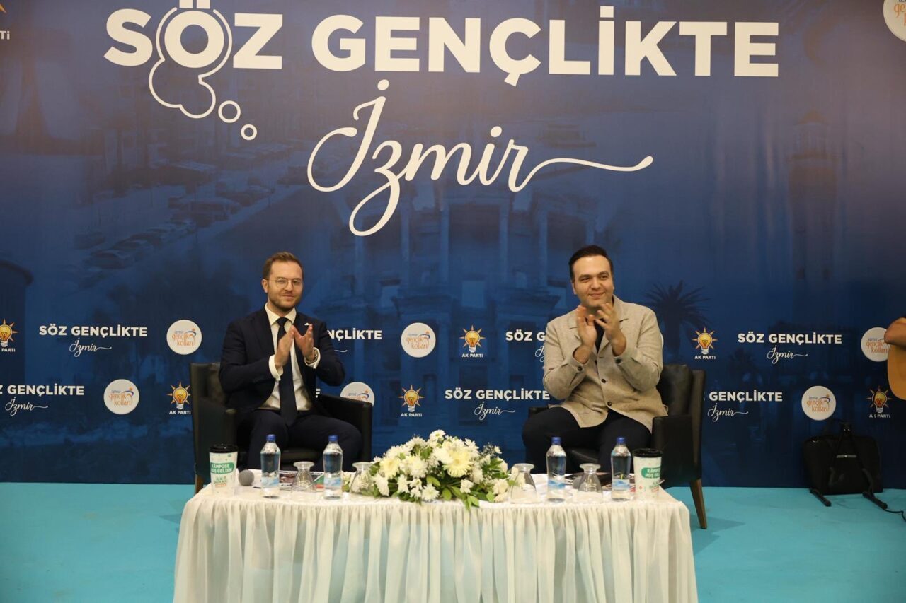  AK Parti Gençlik Kolları Genel Başkanı Yusuf İbiş, İzmir'de gerçekleştirilen