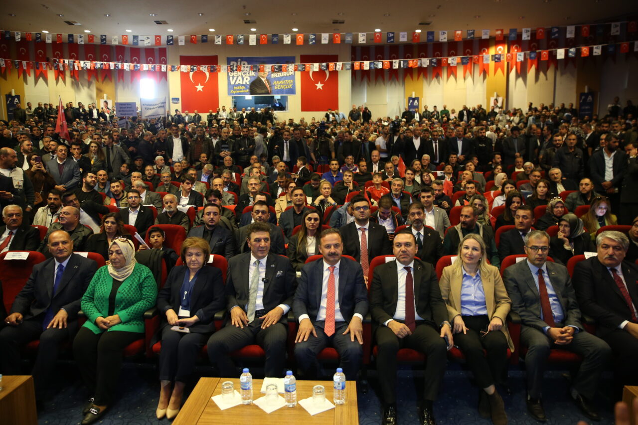 Anahtar Parti Genel Başkanı Yavuz Ağıralioğlu, Erzurum'da parti binasının açılışını