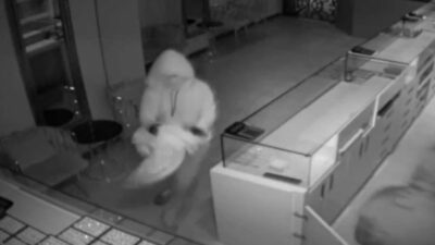 Ankara Mamak'ta bir kuyumcudan yaklaşık 7 kilogram altın ve ziynet