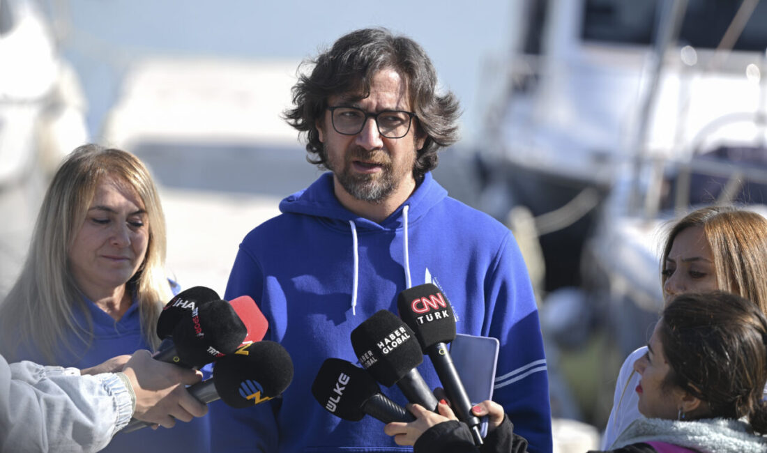  Ankara Yelken Kulübünün (AYK) yöneticileri, kulübün kuruluşunun 25. yılı etkinlikleri