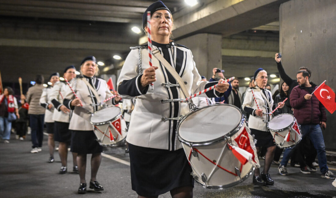 Ankara Büyükşehir Belediyesince (ABB), 29 Ekim Cumhuriyet Bayramı dolayısıyla fener
