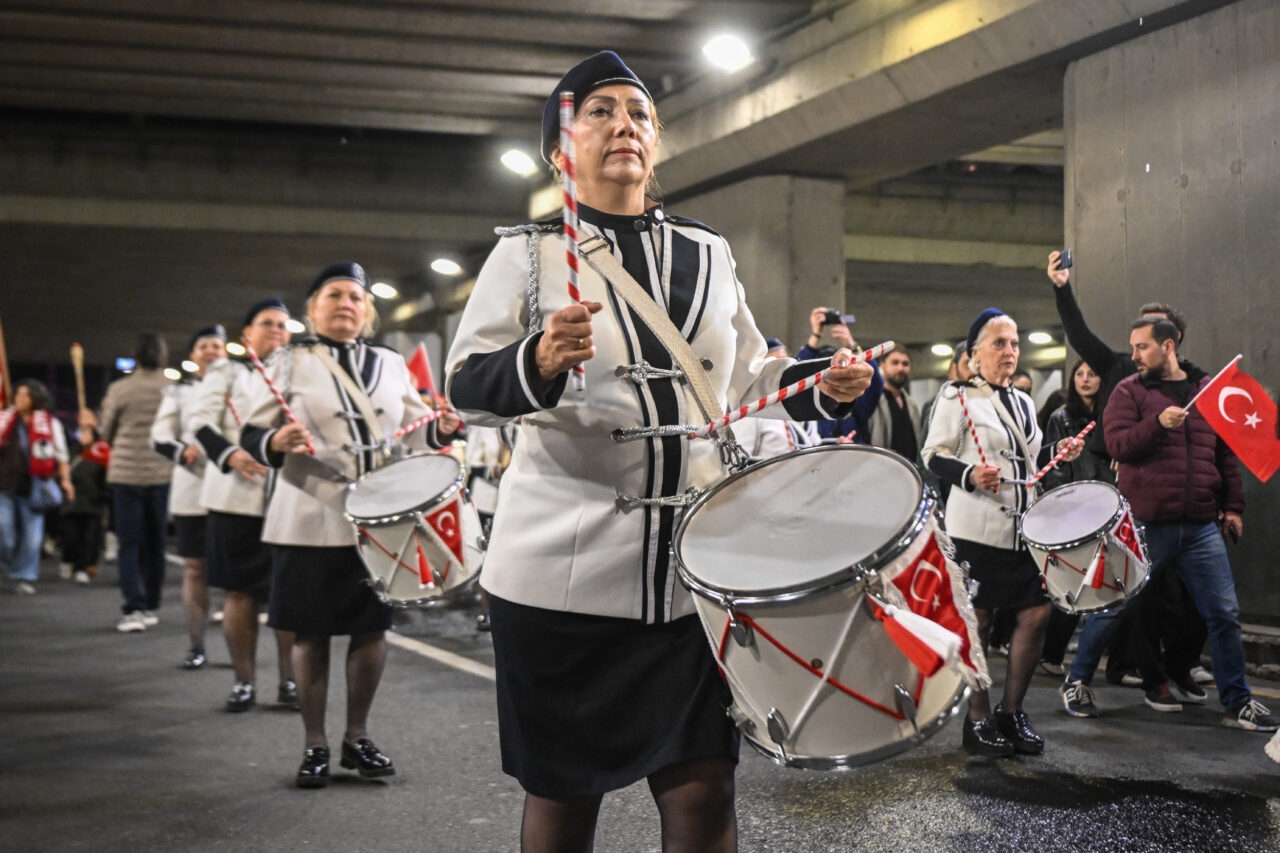 Ankara Büyükşehir Belediyesince (ABB), 29 Ekim Cumhuriyet Bayramı dolayısıyla fener