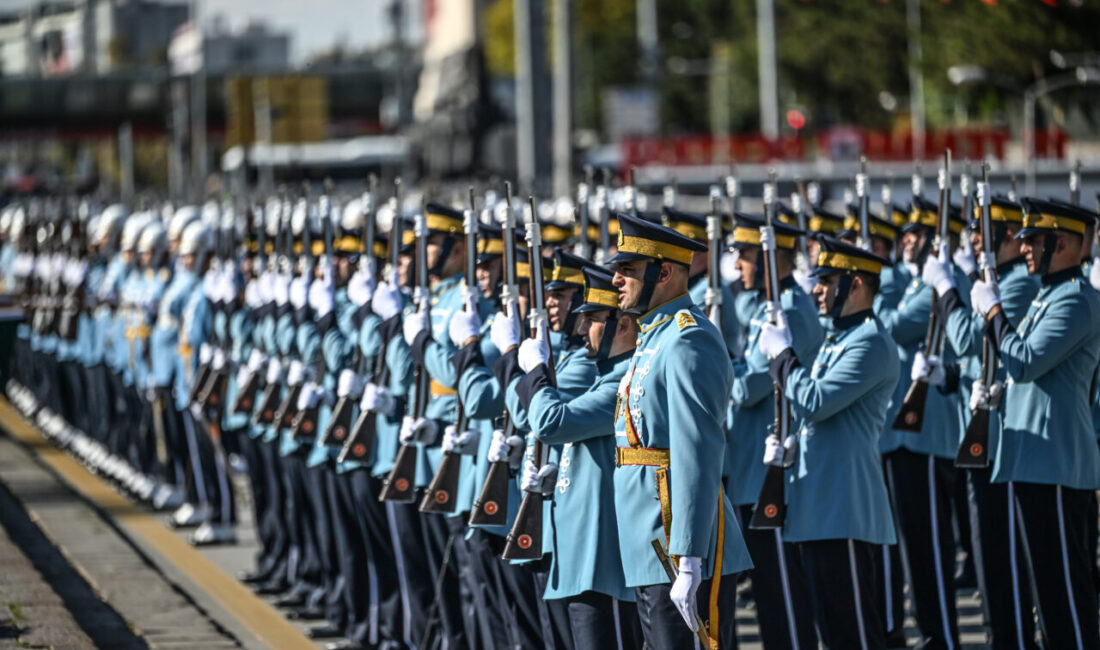  29 Ekim Cumhuriyet Bayramı dolayısıyla TBMM önünden Ulus'taki Birinci Meclis