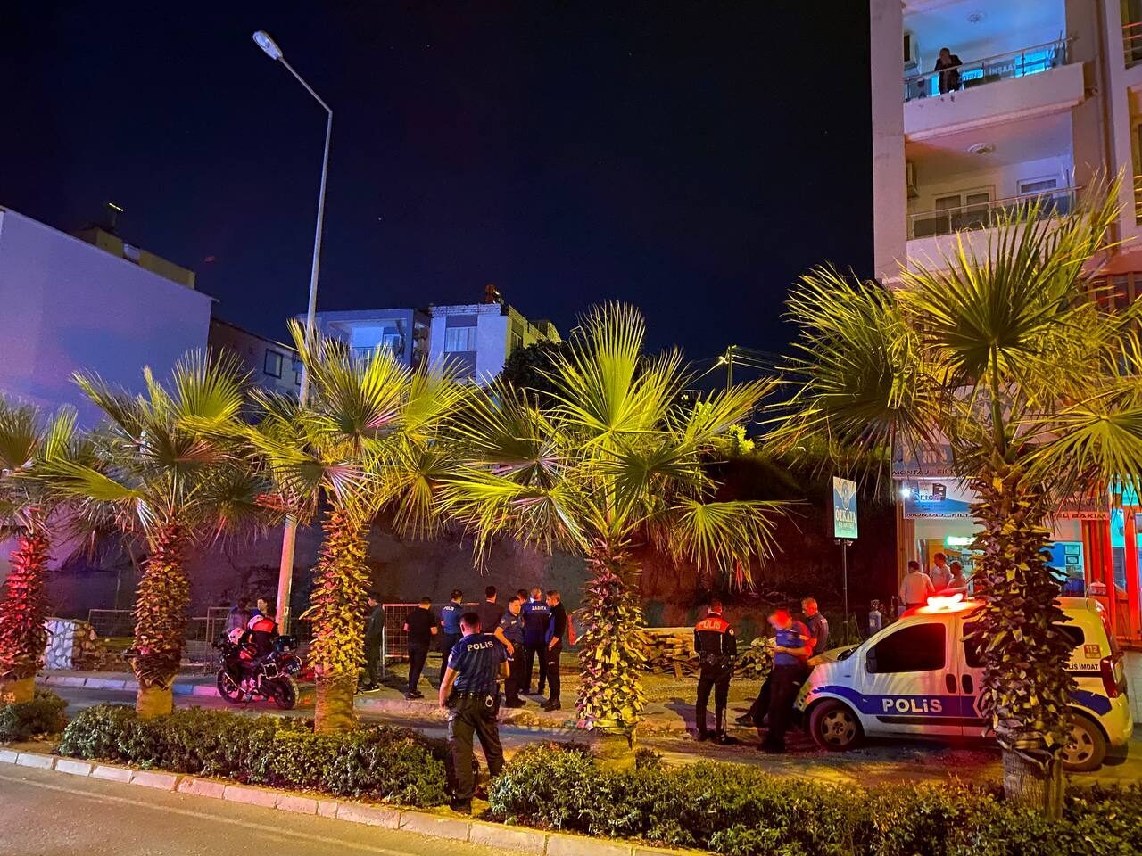 Antalya'nın Serik ilçesinde inşaat kazı çalışmaları sırasında meydana gelen göçükte