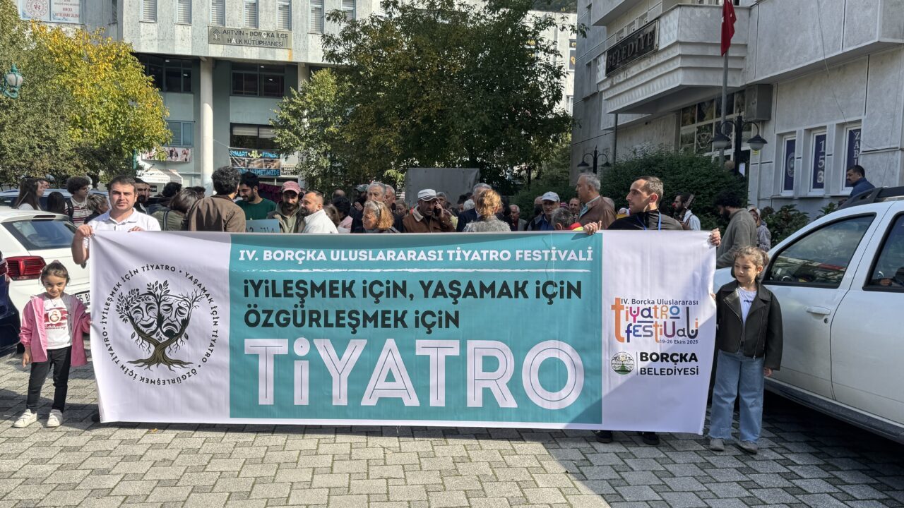 Artvin'de, Borçka Belediyesince organize edilen "4. Borçka Uluslararası Tiyatro Festivali"