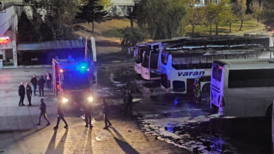 Ankara Şehirlerarası Otobüs Terminali'nde (AŞTİ) park halindeki otobüste çıkan yangın