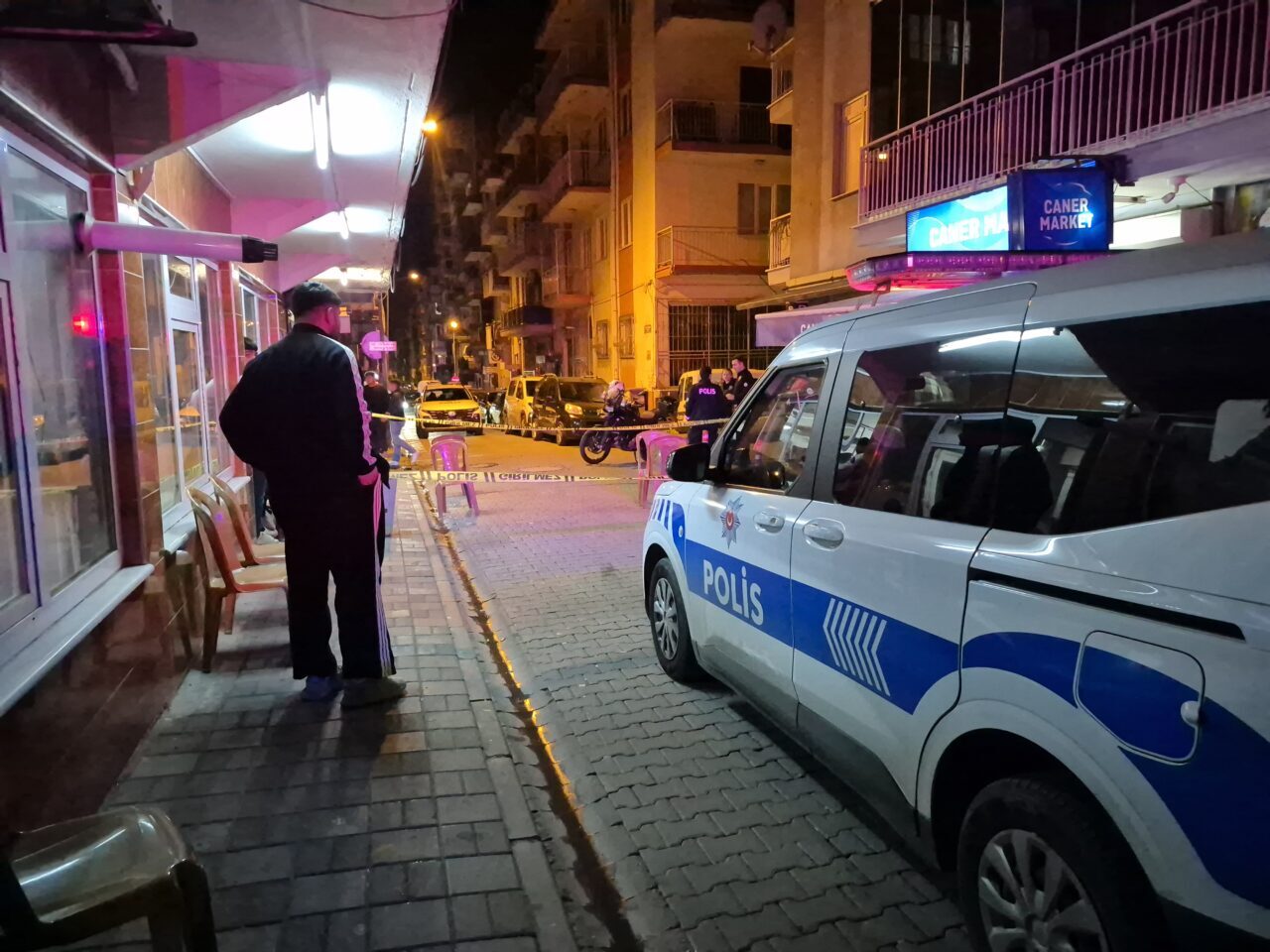  Aydın'ın Efeler ilçesinde çıkan silahlı kavgada yaralanan kişi hastaneye kaldırıldı.