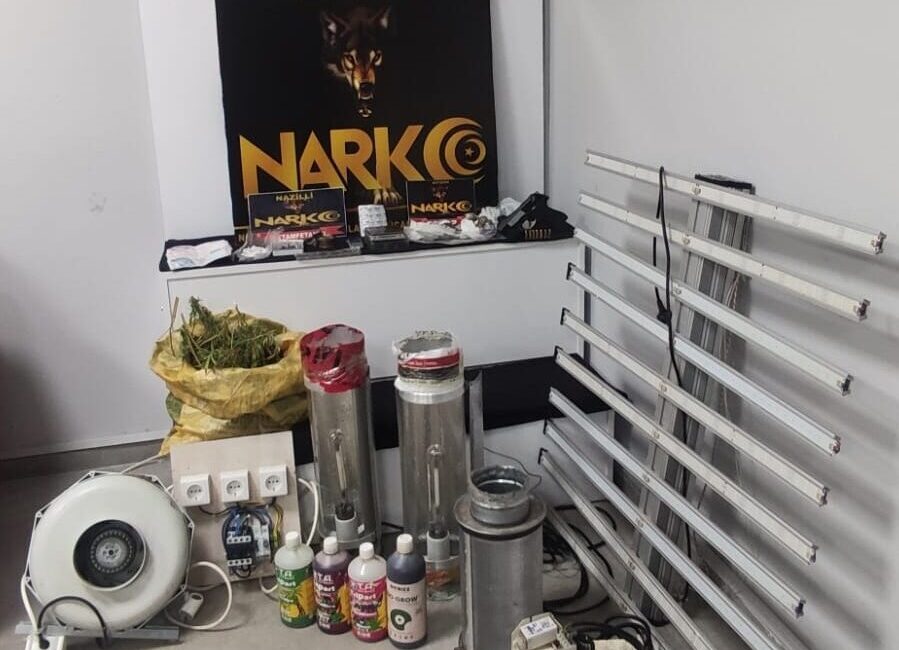 Aydın'ın Nazilli ilçesinde düzenlenen uyuşturucu operasyonunda yakalanan 2 şüpheli tutuklandı.