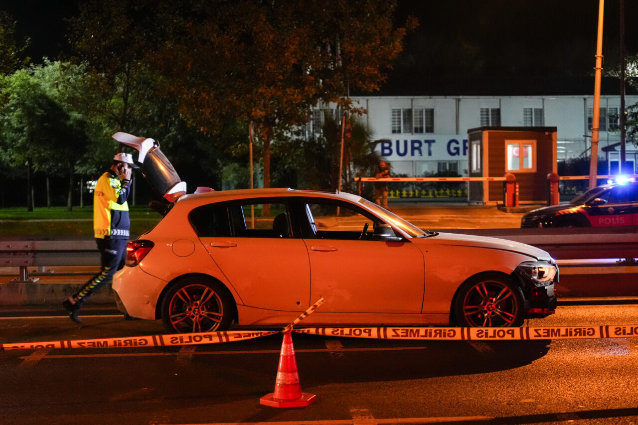 İstanbul Bakırköy'de polisin "dur" ihtarına uymayarak kaçan şüpheli, kovalamaca sonucu