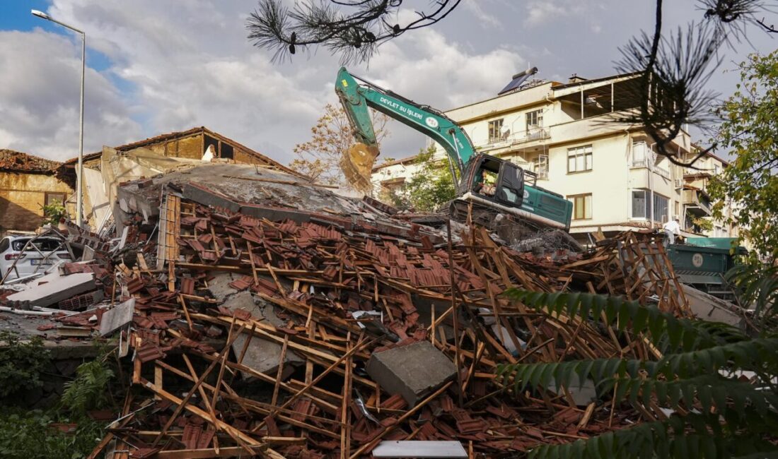 Balıkesir'in Sındırgı ilçesinde dün meydana gelen 6,1 büyüklüğündeki depremin ardından
