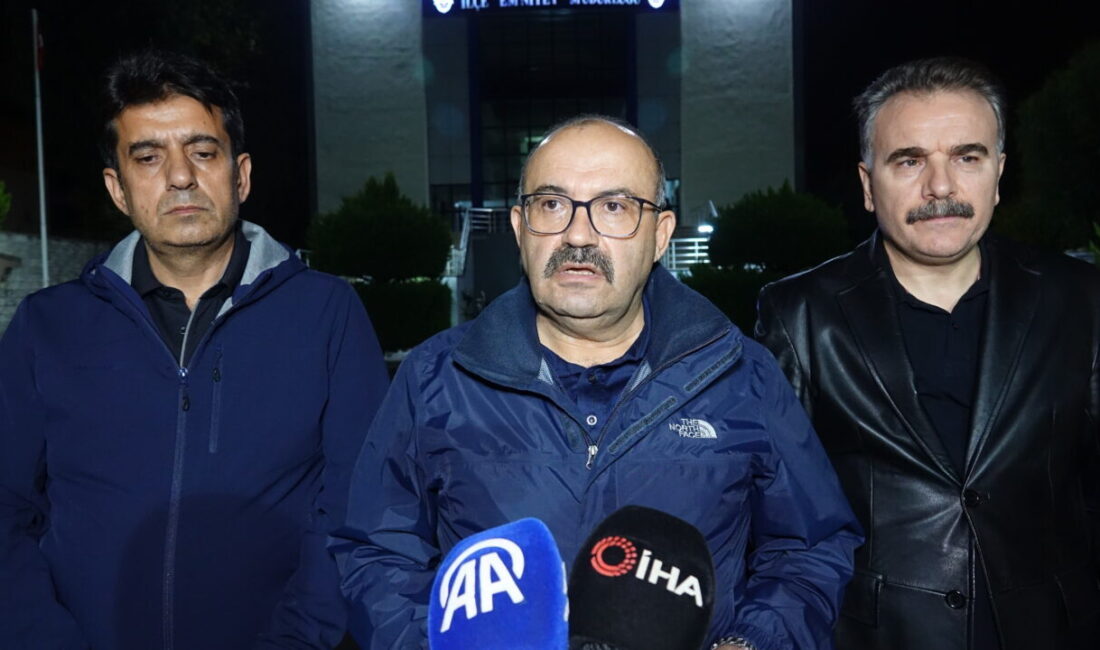 Balıkesir'in Edremit ilçesinde gasbettiği araçla kaçmaya çalıştığı sırada 2 kişiyi