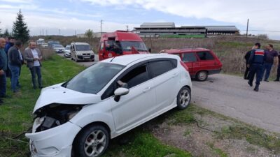 Balıkesir'in Manyas ilçesinde, meydana gelen trafik kazasında bir kişi ağır