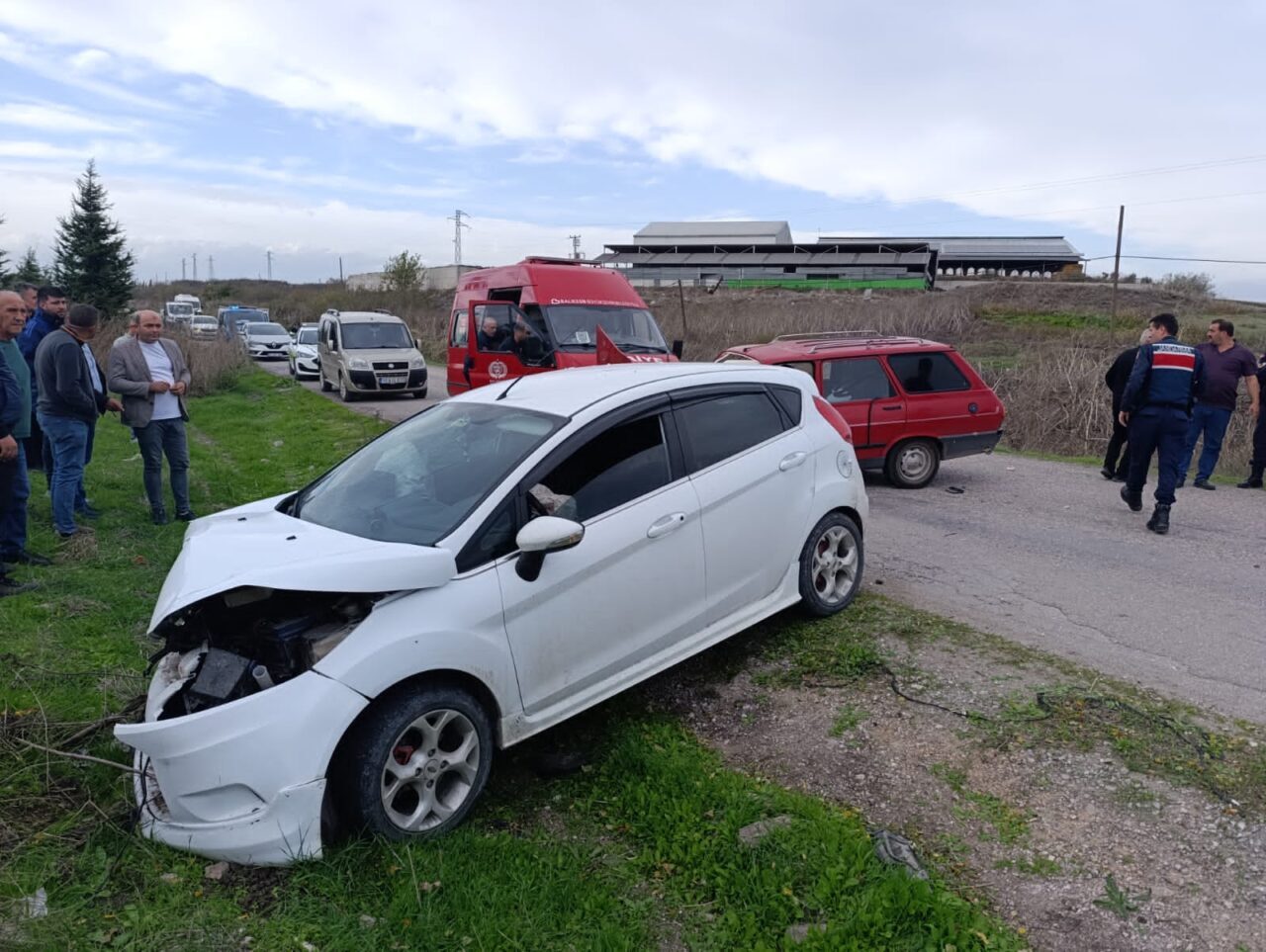 Balıkesir'in Manyas ilçesinde, meydana gelen trafik kazasında bir kişi ağır
