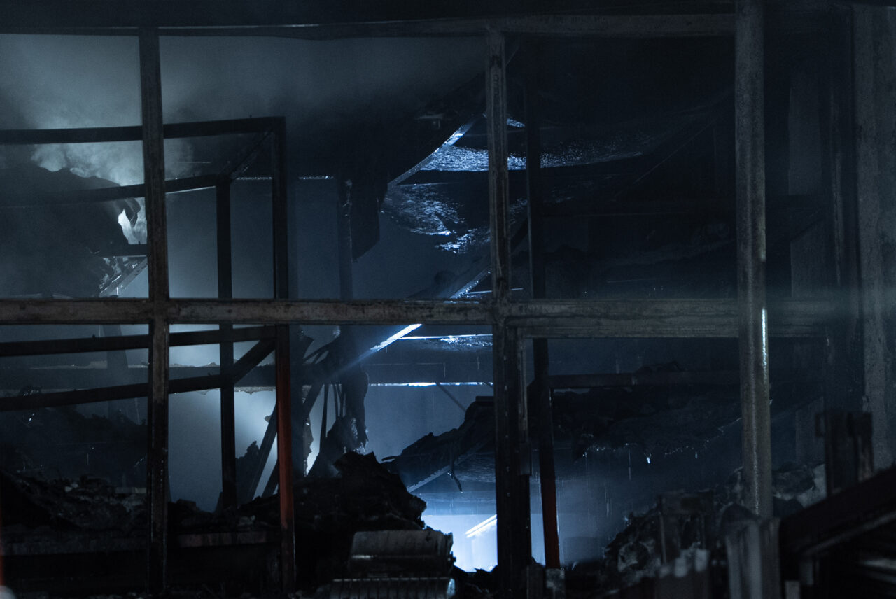  Başkent Ankara'da bir oto tamir dükkanında çıkan yangın, itfaiye ekiplerince