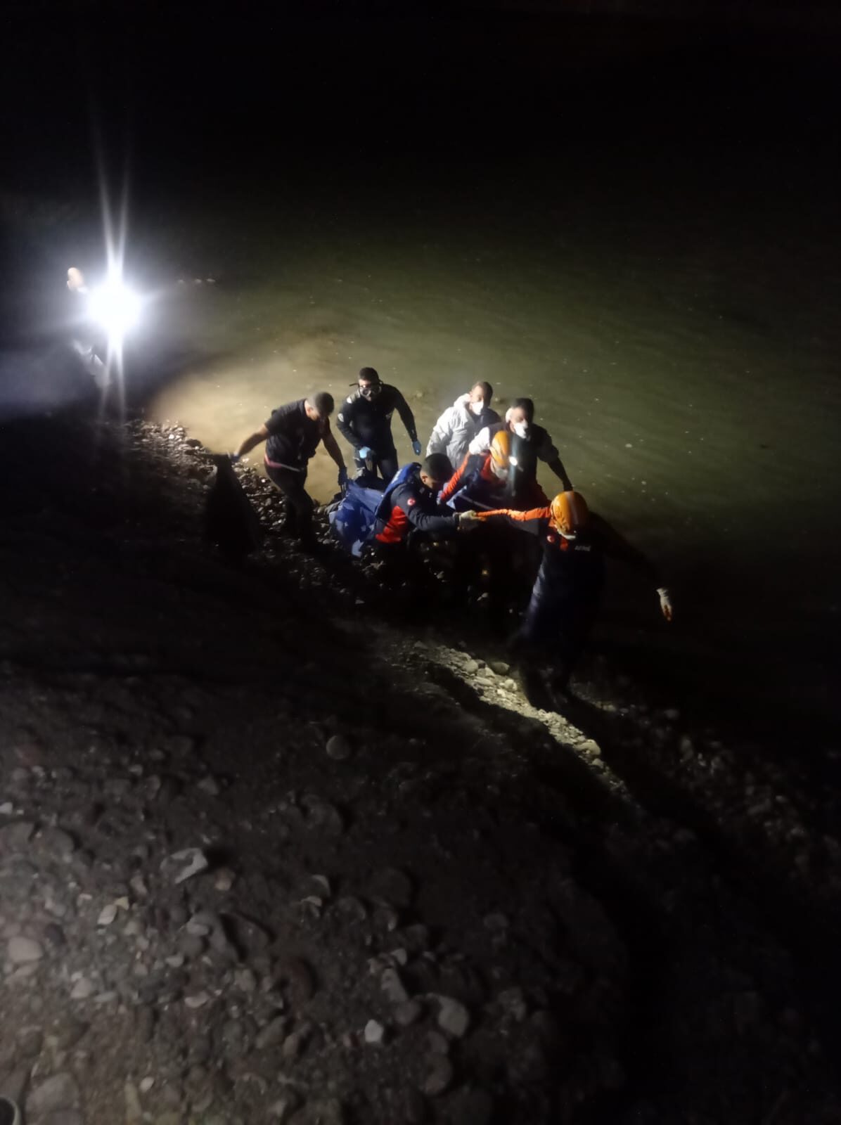 Batman Çayı'nda erkeğe ait cansız beden bulundu.